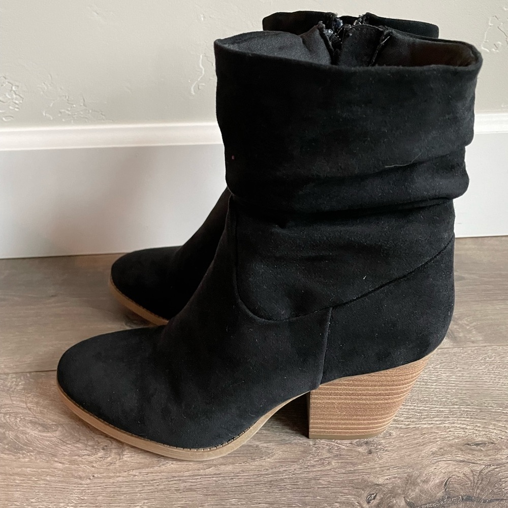 Black slouchy boots